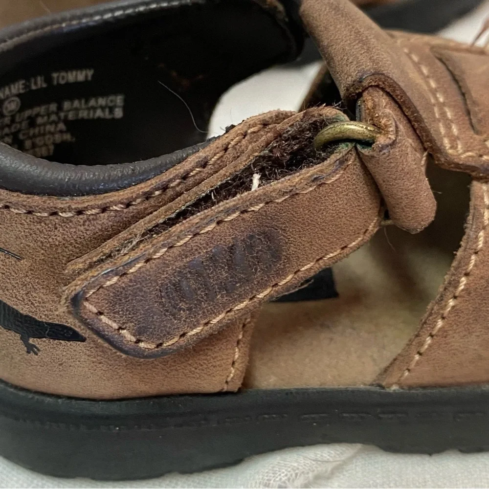 OshKosh‎ Shoes Boys Size 3M Sandal’s Brown Velcro